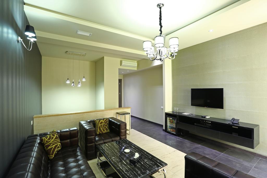 Ibiza Hotel&Spa Jerevan Buitenkant foto