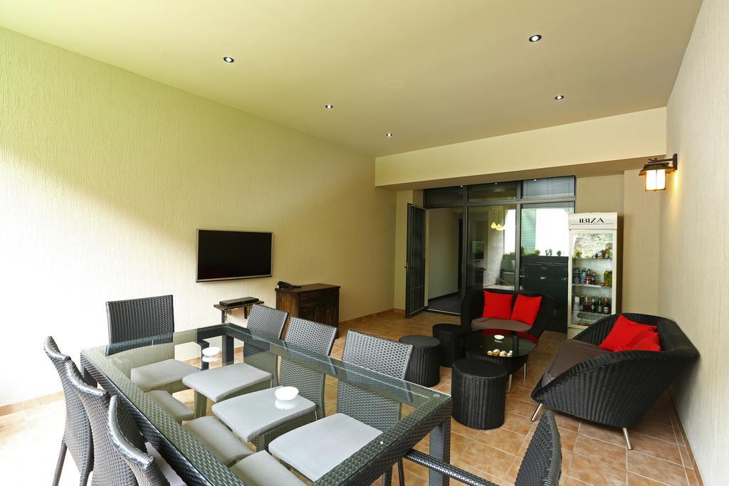 Ibiza Hotel&Spa Jerevan Buitenkant foto