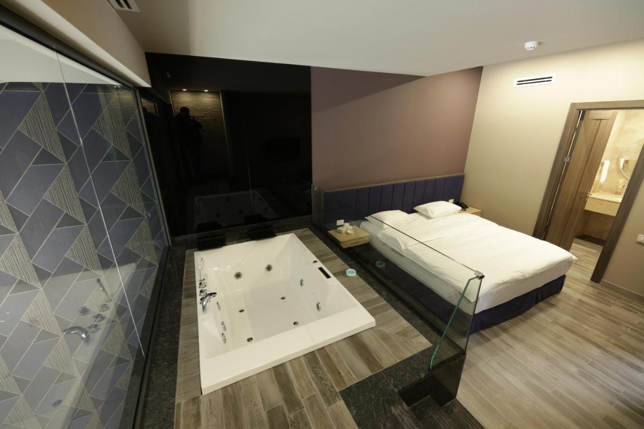 Ibiza Hotel&Spa Jerevan Buitenkant foto